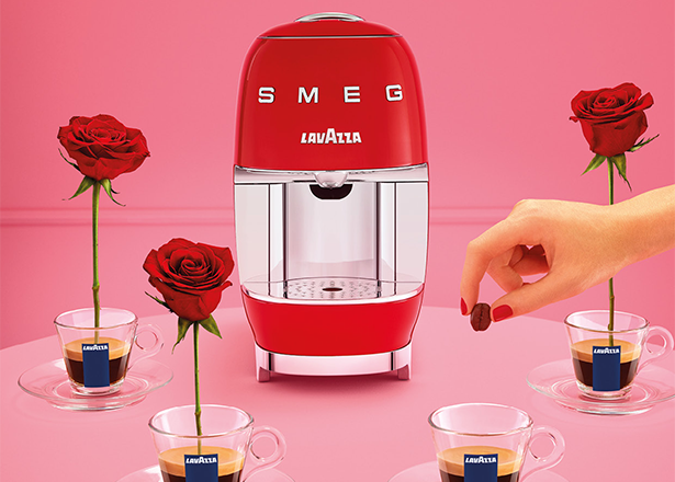 Lavazza A Modo Mio Capsule Coffee Machine Smeg Red 18000458